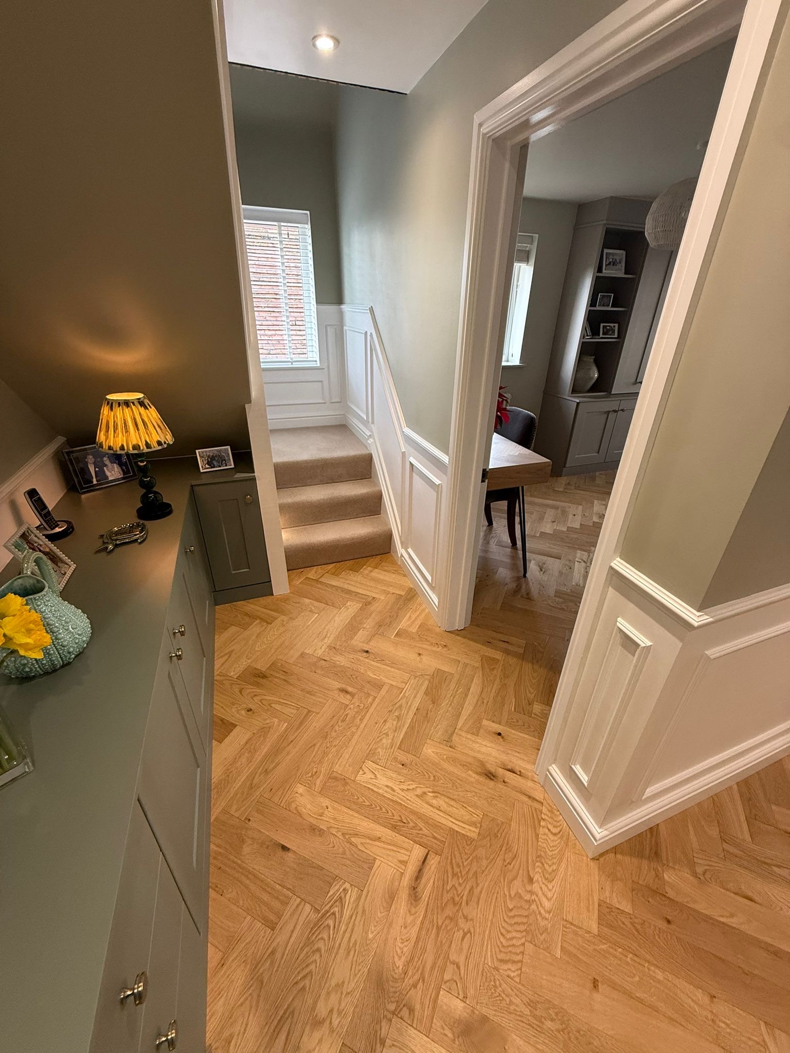 Painted cabinetry meeting oak herringbone